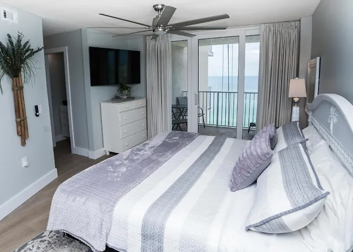New Rental - 3Br 3Ba Corner Beachfront - 2024 Remodel - 3 Pools, Tiki Hut, Gym, Tennis