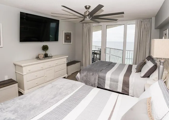 New Rental - 3Br 3Ba Corner Beachfront - 2024 Remodel - 3 Pools, Tiki Hut, Gym, Tennis